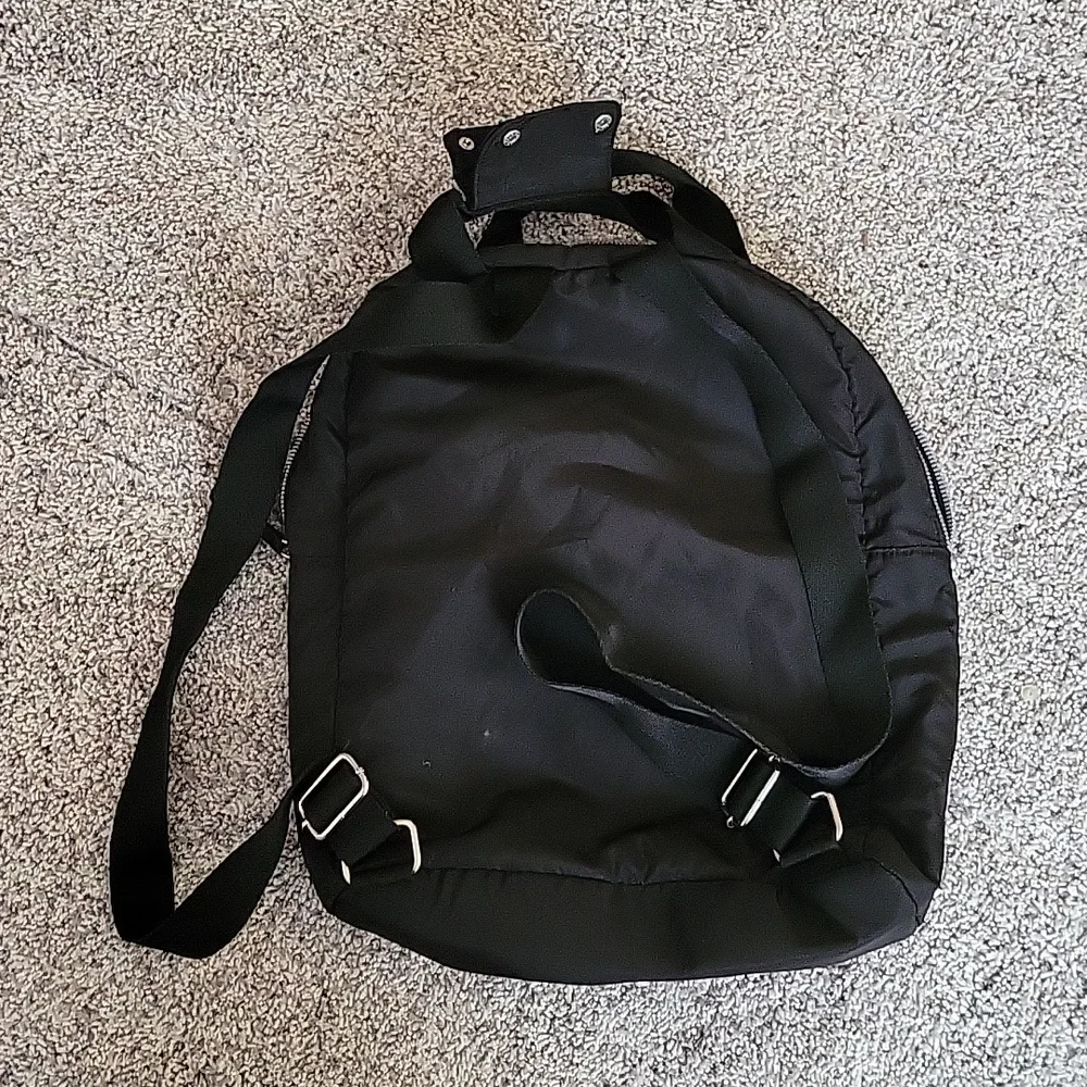 Black backpack - Picture 3 of 3